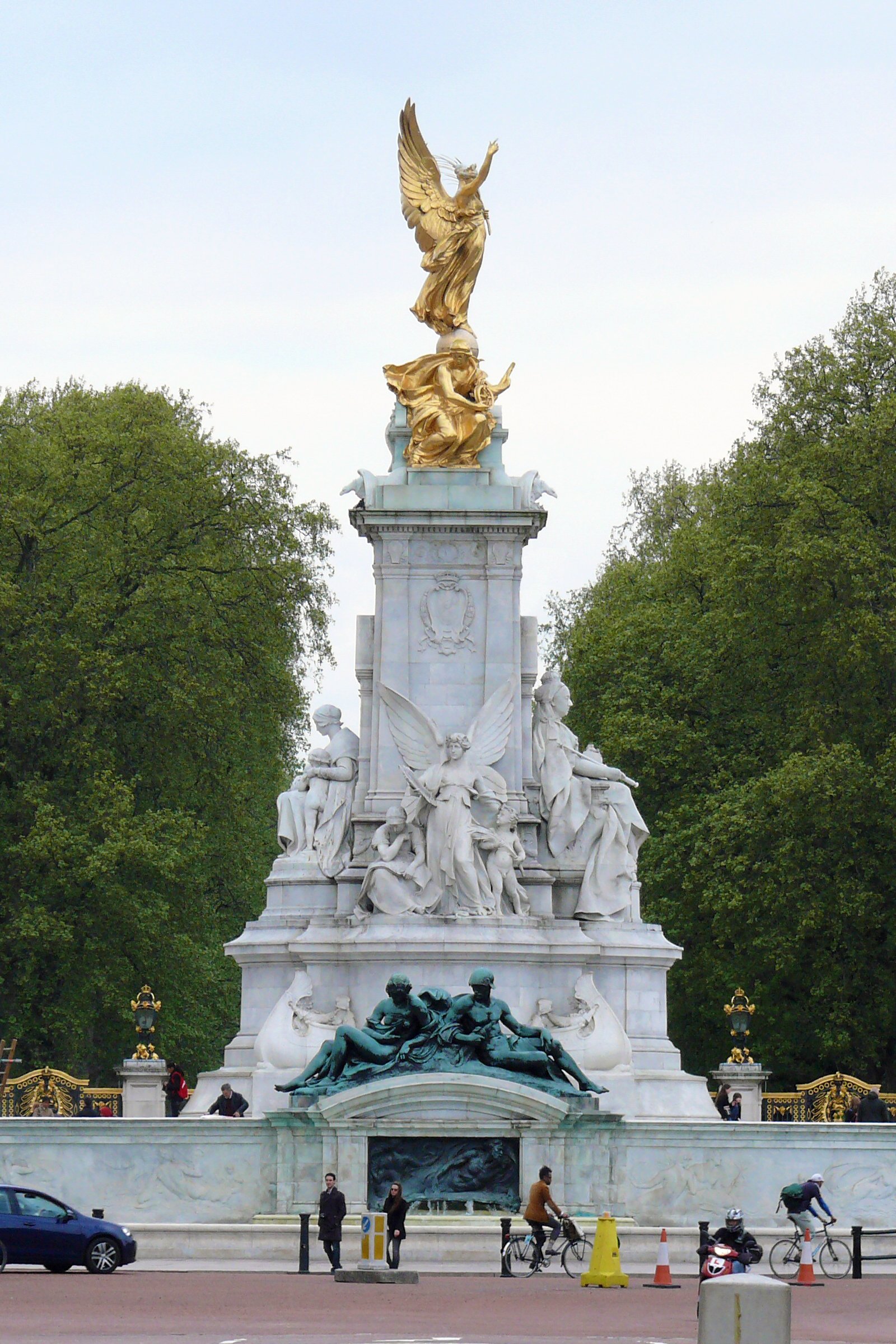 빅토리아 기념비 (Victoria Memorial) 앞